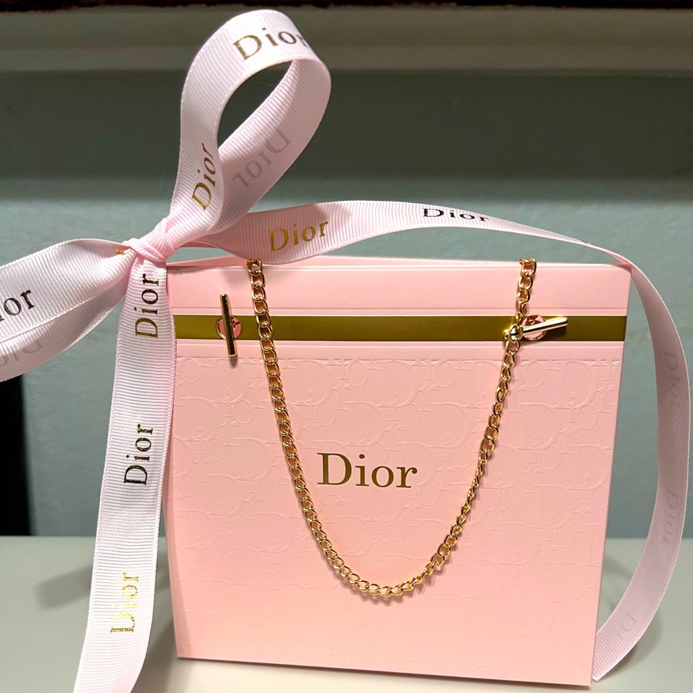 1 gift box or flower box and 2y ards of unique brand ribbon